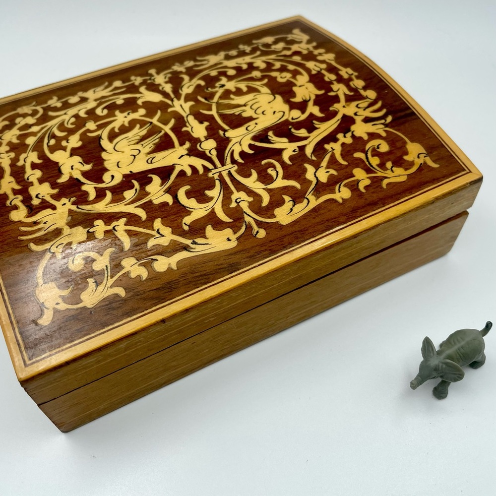 Vintage Italian Inlay Wood Box. Trinkets, Cards, Jewlery ect. Beautiful Vintage